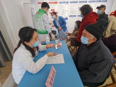 長寧區(qū)學雷鋒義診活動如火如荼，健康信息咨詢溫暖人心